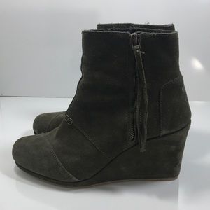 TOMS Green Suede Wedge Ankle Boots Size 9